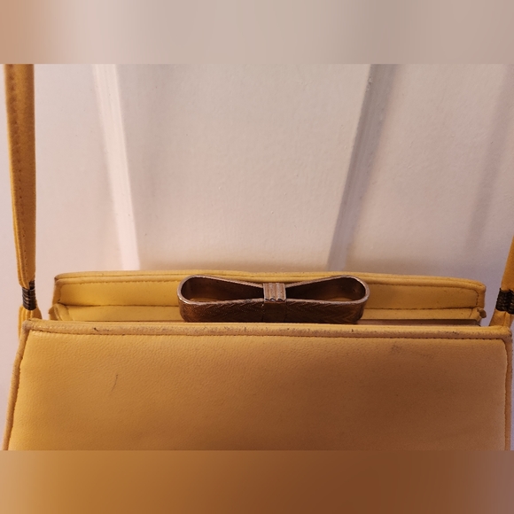 💛60's Vintage Yellow Purse💛 - Picture 2 of 5